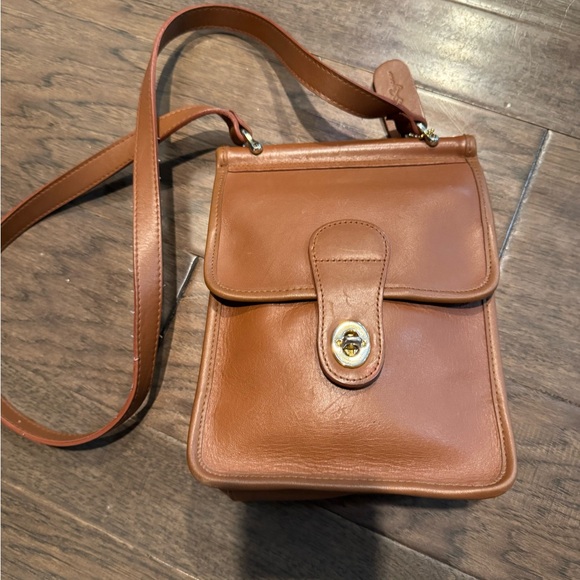 Kim Rogers Handbags - Kim Rogers Suede-Lined Tan Shoulder Bag Interior